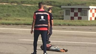 Homem morre na Venezuela após cair de trem de aterragem de um avião