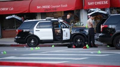Homem que fez reféns em supermercado em Los Angeles rendeu-se mas matou uma mulher