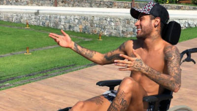 Homenagem de Neymar a Stephen Hawking correu mal