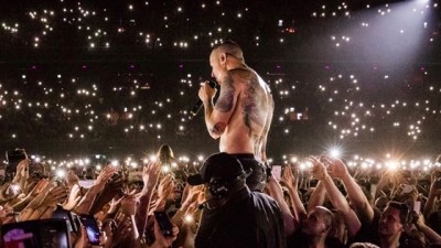 Horas depois da morte do vocalista, Linkin Park lança vídeo oficial da música ‘Talking To Myself’
