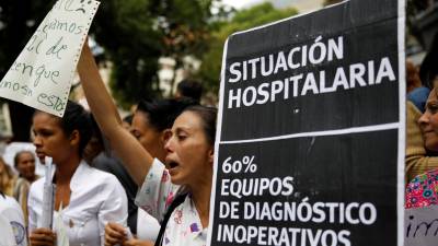 Hospital iça bandeira da Cruz Vermelha para denunciar crise na saúde na Venezuela