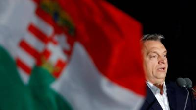 Hungria aprova lei que penaliza quem ajuda imigrantes