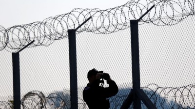 Hungria começa a construir nova vedação de 10 quilómetros contra migrantes