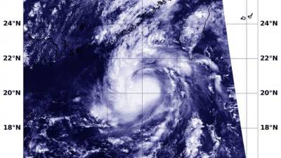 Içado sinal 3 de tempestade tropical em Macau com aproximação do Barijat