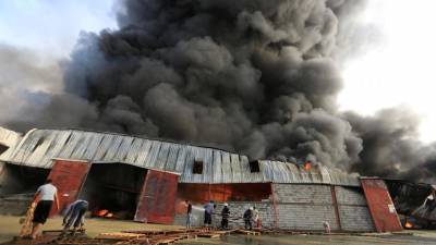 Incêndio destrói toneladas de ajuda alimentar no Iémen