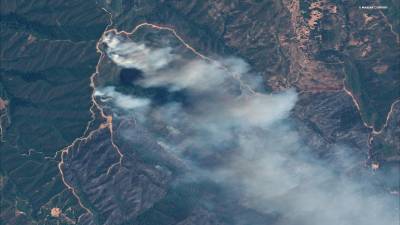 Incêndio na Califórnia desafia bombeiros há 11 dias