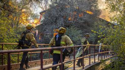 Incêndio na região vinícola do norte da Califórnia declarado controlado