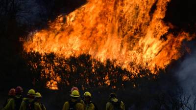 Incêndio queimou quase 95 mil hectares na Califórnia e está contido a 20%