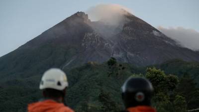 Indonésia emite alerta máximo para aviação depois de erupção do vulcão Merapi