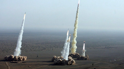 Irão lança rockets avançados durante exercícios militares
