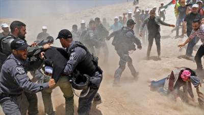 Israel ordena que habitantes de aldeia beduína desmantelem as suas próprias casas