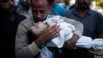 Israelitas matam em Gaza com festa simultânea na embaixada nova EUA em Jerusalém