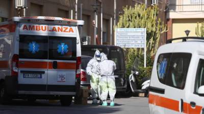 Itália com mais 71 mortes e 321 casos nas últimas 24 horas