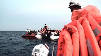 Itália oferece-se para receber mulheres e crianças a bordo de dois navios de ONG