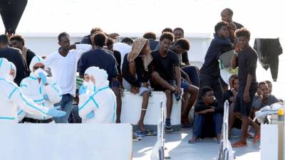 Itália põe fim a impasse e permite desembarque de migrantes do navio “Diciotti”