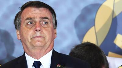 Jair Bolsonaro assina decreto que flexibiliza a posse de armas