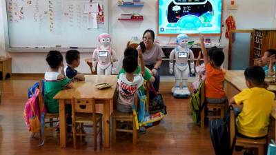 Japão quer robôs com inteligência artificial nas salas de aula para ensinar inglês