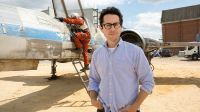 J.J. Abrams vai escrever e realizar o episódio IX de ‘A Guerra das Estrelas’