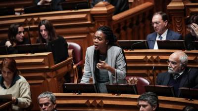 Joacine Katar Moreira exige “respeito” por parte dos jornalistas