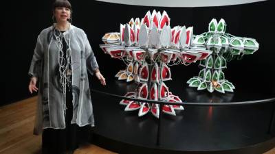 Joana Vasconcelos “volta a casa” com exposição “I’m Your Mirror” em Serralves