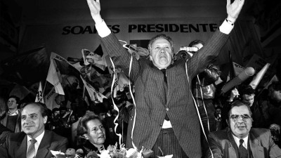 Jornais espanhóis destacam morte de Soares nas primeiras páginas