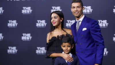 Jornal britânico diz que Cristiano Ronaldo vai ser pai de gémeos