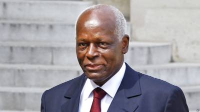 José Eduardo dos Santos anuncia congresso extraordinário para “resolver” liderança no MPLA
