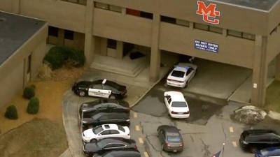 Jovem de 16 anos acusado do tiroteio que causou dois mortos em liceu no Kentucky