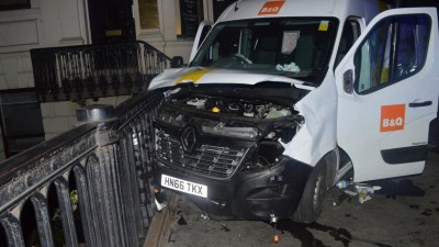 Jovem de 19 anos detido por suspeita de ligação ao ataque em Londres