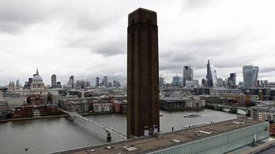 Jovem que empurrou criança da Tate Modern acusado de tentativa de homicídio
