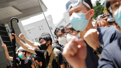 Jovens protestam em Hong Kong contra lei da extradição