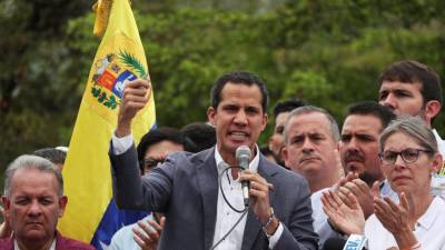 Juan Guaidó pede à UE que ajude a acelerar a saída de Nicolas Maduro