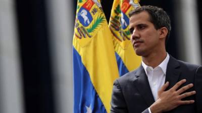 Juan Guaidó soma apoios como presidente interino num mundo dividido