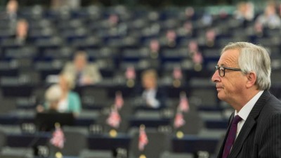 Juncker chama “ridículo” a PE vazio em debate maltês e Tajani repreeende-o