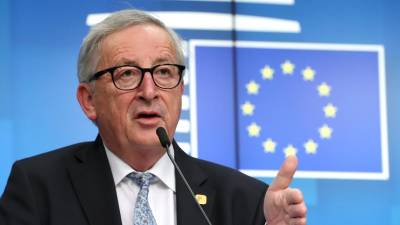 Juncker defende que 27 discutam futuro sem Reino Unido na sala