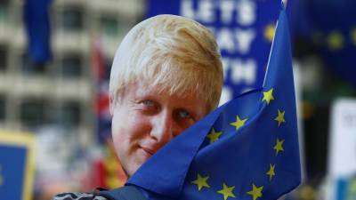 Juncker e Johnson vão falar ao telefone esta tarde