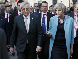 Juncker reúne-se com May em Londres na quarta-feira