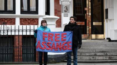 Justiça britânica rejeita argumentos de Assange contra ordem de detenção