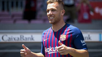 Juventus contrata médio brasileiro Arthur ao FC Barcelona por 72 milhões de euros