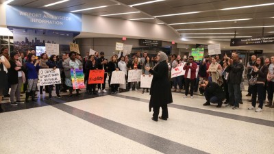 Juíza norte-americana bloqueia parte da nova medida de imigração de Donald Trump