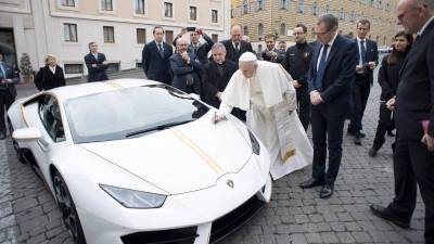 Lamborghini do papa Francisco leiloado por 715 mil euros