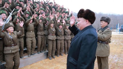 Líder da Coreia do Norte inspeccionou tropas antes de manobras de Seul e Washington