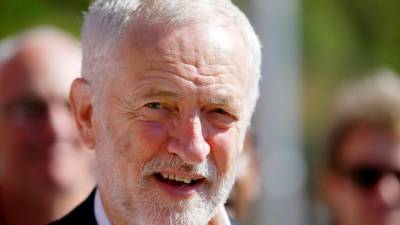 Líder trabalhista pede demissão de PM Theresa May
