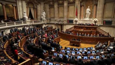 Lei do lóbi vai ser “chumbada” no parlamento