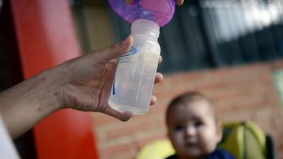 Leite para crianças alérgicas comparticipado a 100% mas só com receita de pediatras do SNS