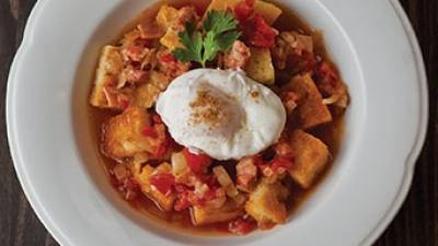 Livro de receitas e histórias luso-havaianas da lusodescendente Wanda Adelaide tem nova edição