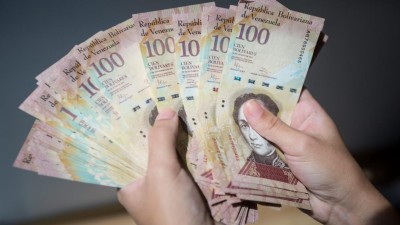 Lojas de várias cidades venezuelanas deixaram de receber notas de 100 bolívares
