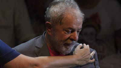 Lula da Silva autorizado a sair da prisão mas recusa