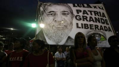 Lula da Silva diz estar “tranquilo, mas indignado” em primeira carta da prisão