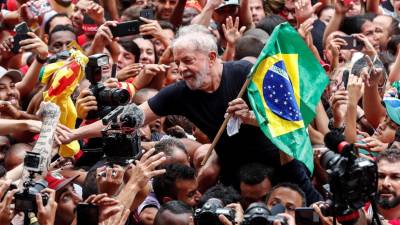 Lula da Silva recusa que Bolsonaro governe para “os milicianos” no Brasil